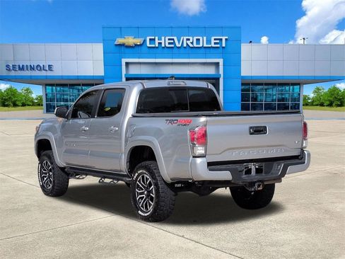 Used 2022 Toyota Tacoma TRD Sport AWD/4WD image 3
