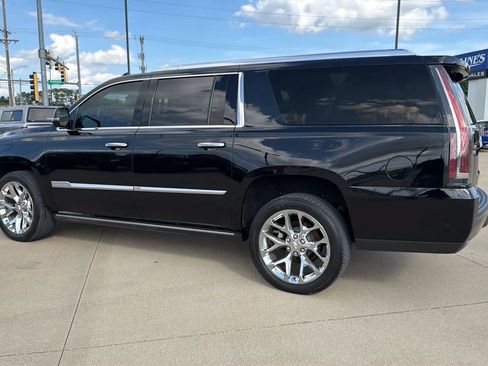 Used 2019 Cadillac Escalade ESV Premium Luxury AWD/4WD image 7