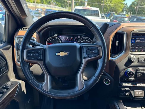 Used 2022 Chevrolet Silverado 1500 High Country w/ Technology Package AWD/4WD image 13