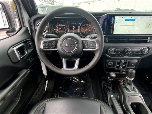 Certified 2025 Jeep Wrangler Sahara image 5