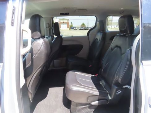 Used 2024 Chrysler Pacifica Touring-L FWD image 21