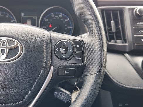 Used 2017 Toyota RAV4 LE FWD image 28