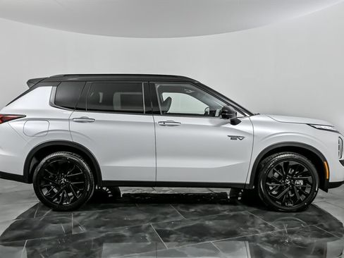 New 2025 Mitsubishi Outlander SEL Black Edition image 9