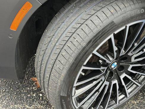 Used 2025 BMW i7 M70 AWD/4WD image 16