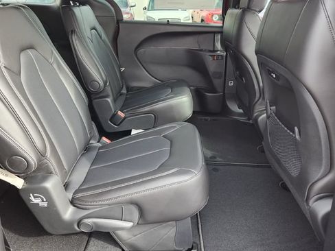 New 2026 Chrysler Pacifica Select FWD image 13