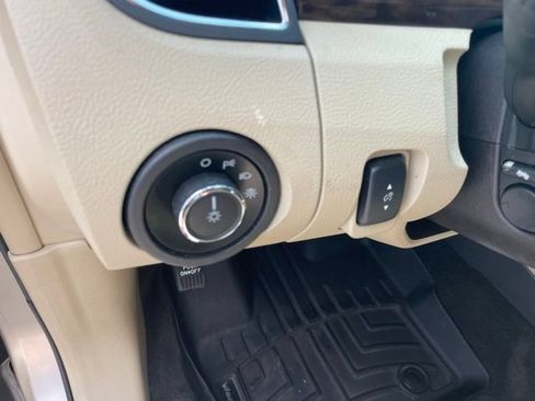 Used 2018 Ford Taurus Limited w/ Driver Assist Package FWD image 23