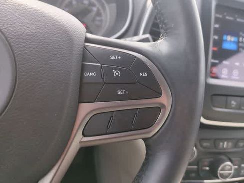 Certified 2021 Jeep Cherokee Latitude Lux w/ Comfort/Convenience Group AWD/4WD image 25