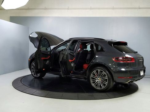 Used 2018 Porsche Macan Turbo image 13