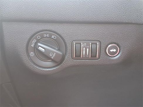 Used 2017 Dodge Charger SXT image 15