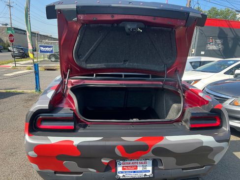 Used 2017 Dodge Challenger SRT Hellcat image 9