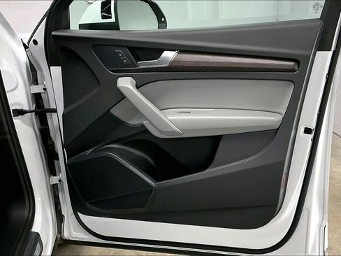 Used 2023 Audi Q5 2.0T Premium w/ Convenience Package image 26