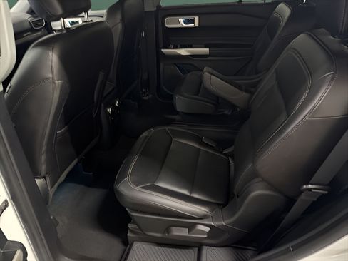 Used 2022 Ford Explorer Limited w/ Equipment Group 301A RWD image 12