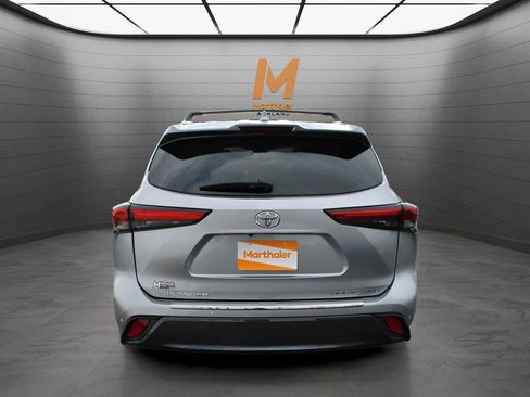 Used 2023 Toyota Highlander Limited image 3