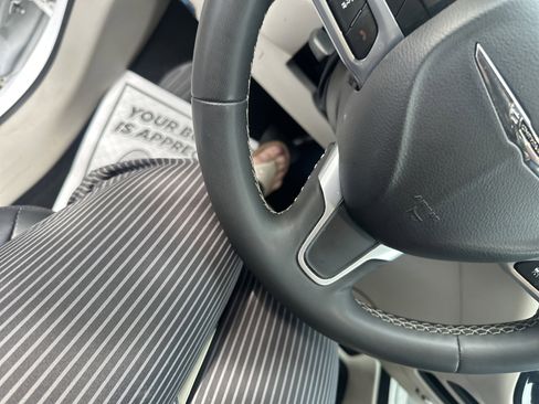 Used 2024 Chrysler Pacifica Touring-L FWD image 28
