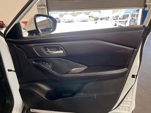 Used 2024 Nissan Rogue SV FWD image 12