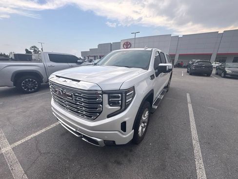 Used 2024 GMC Sierra 1500 Denali w/ Technology Package AWD/4WD image 11