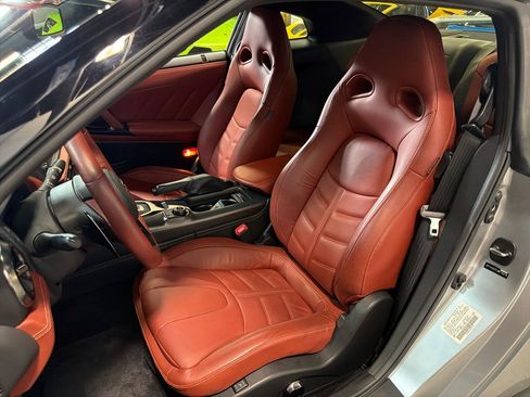 Used 2018 Nissan GT-R Premium w/ Premium Interior Package AWD/4WD image 15