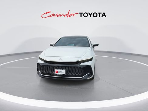 Certified 2025 Toyota Crown Platinum image 3