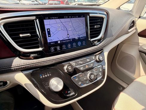 Used 2017 Chrysler Pacifica Limited w/ Advanced Safetytec Group FWD image 20