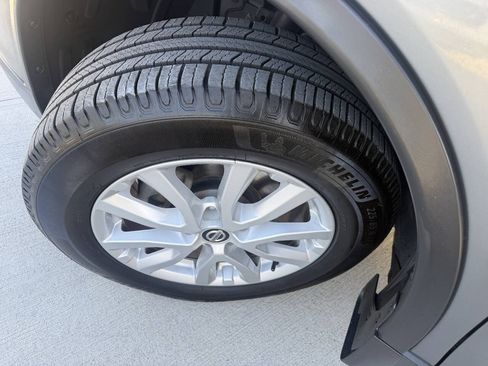 Used 2019 Nissan Rogue SV AWD/4WD image 27