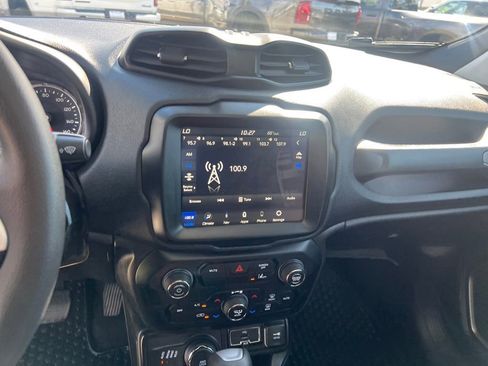 Used 2023 Jeep Renegade Latitude w/ Sun & Fun Group AWD/4WD image 19
