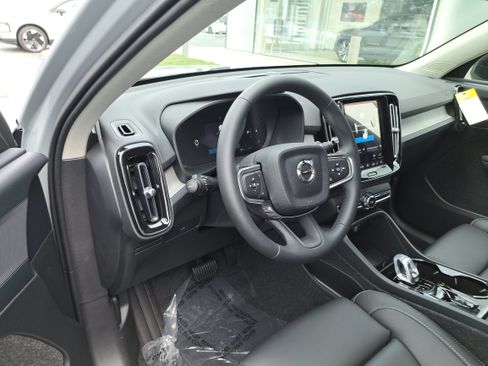 New 2026 Volvo XC40 B5 Plus w/ Protection Package Premier AWD/4WD image 5