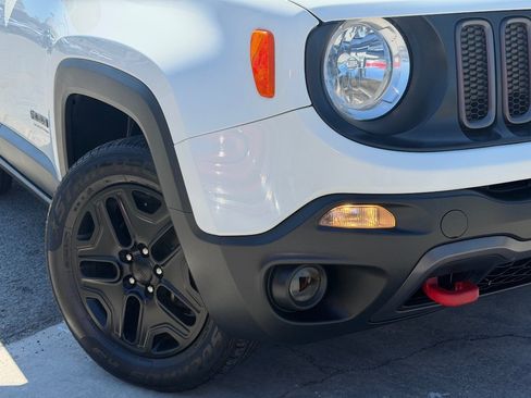 Used 2017 Jeep Renegade Trailhawk AWD/4WD image 3