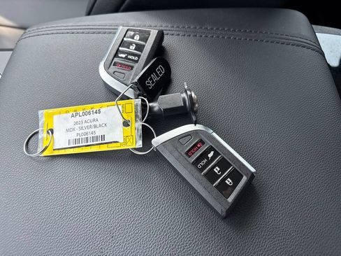 Used 2023 Acura MDX FWD image 39