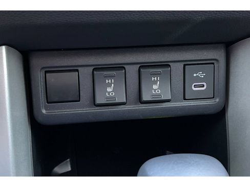 Used 2024 Toyota Corolla Cross XLE w/ Convenience Package FWD image 31