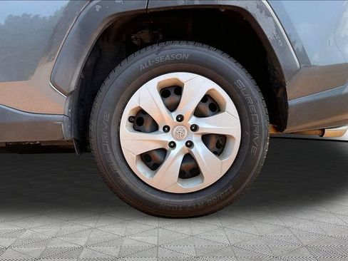 Used 2019 Toyota RAV4 LE w/ Carpet Mat Package AWD/4WD image 20