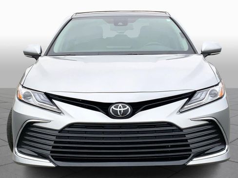 Used 2024 Toyota Camry XLE image 3