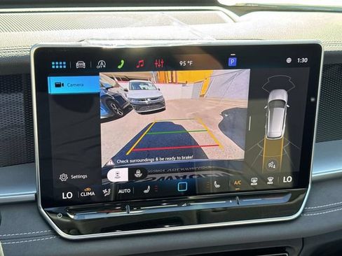 New 2026 Volkswagen Tiguan SE AWD/4WD image 25