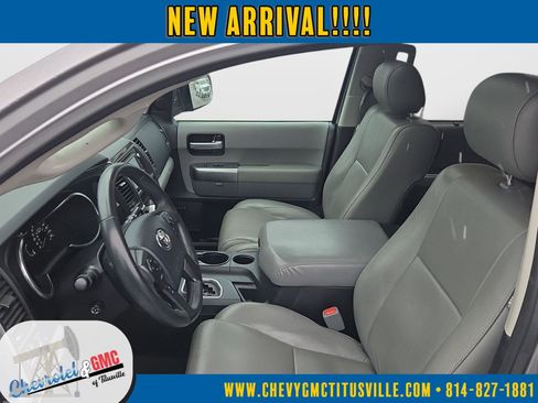 Used 2019 Toyota Sequoia Limited w/ Safety & Convenience Package image 3