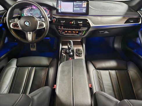 Used 2021 BMW M550i xDrive w/ Dynamic Handling Package image 19