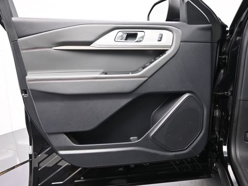 New 2025 Ford Explorer Active w/ Active Comfort Package AWD/4WD image 11