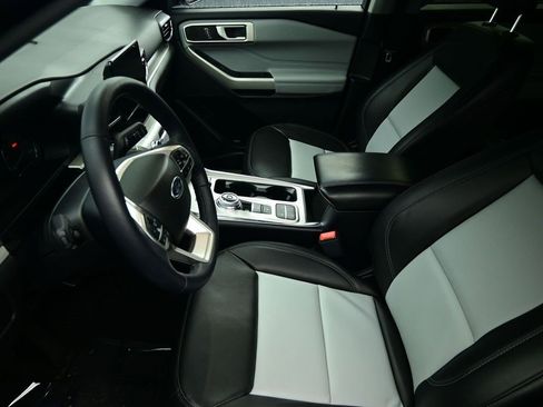 Used 2023 Ford Explorer XLT w/ Equipment Group 202A image 20