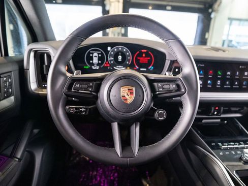 Certified 2025 Porsche Cayenne AWD/4WD image 30