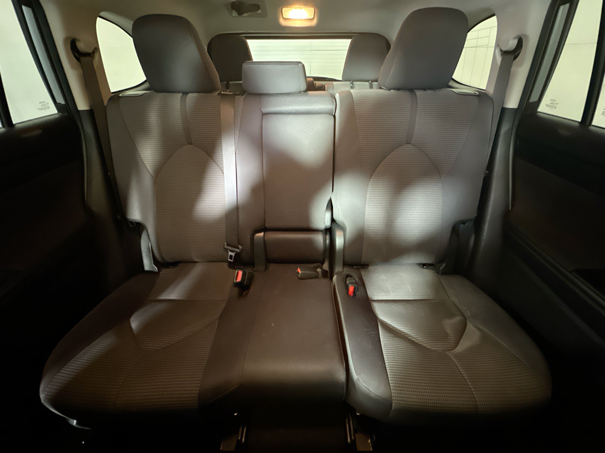 Used 2024 Toyota Highlander LE FWD image 30