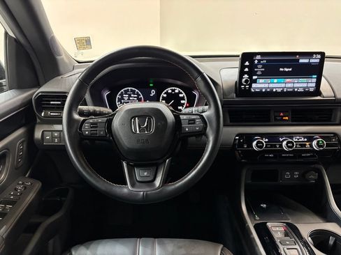 Used 2025 Honda Pilot TrailSport image 25
