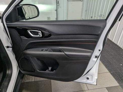 Used 2025 Jeep Compass Trailhawk AWD/4WD image 26