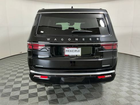 Used 2023 Jeep Wagoneer Series III w/ Premium Group I AWD/4WD image 6
