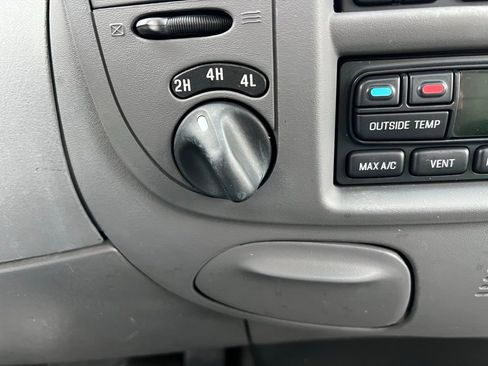 Used 2002 Ford F150 XLT image 29