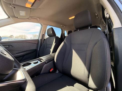 Used 2023 Nissan Rogue S image 24