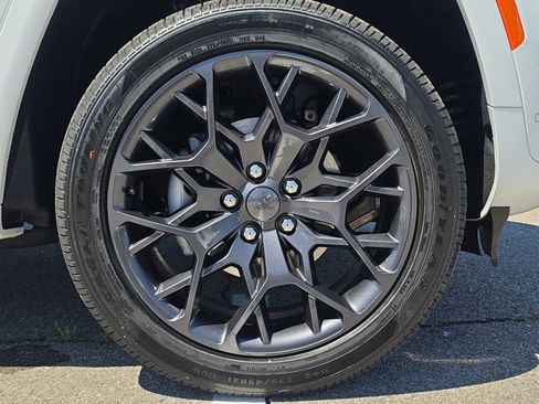 New 2026 Jeep Grand Cherokee Summit AWD/4WD image 12