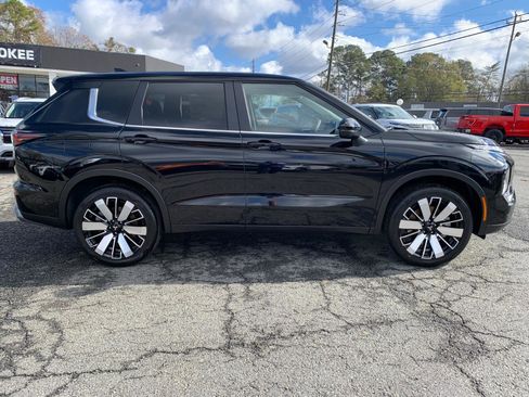 New 2025 Mitsubishi Outlander SE image 2