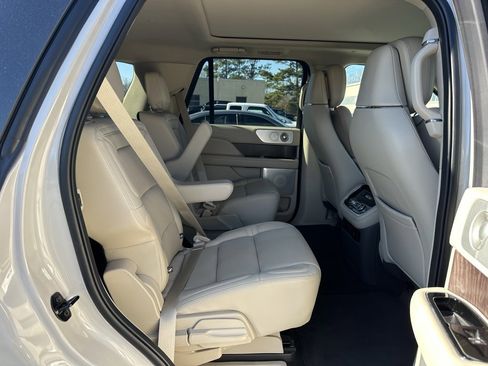 Used 2021 Lincoln Navigator Reserve w/ Luxury Package image 19