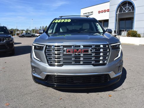 Used 2024 GMC Acadia Denali image 4