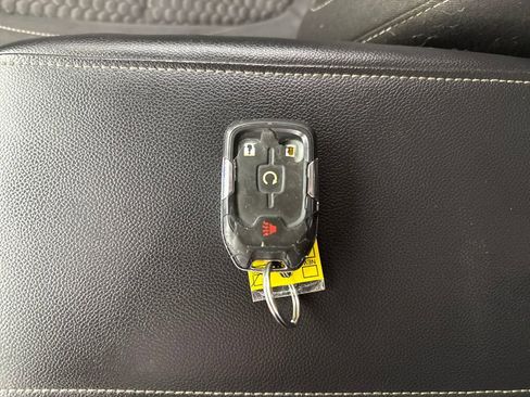 Used 2019 GMC Acadia SLE image 32