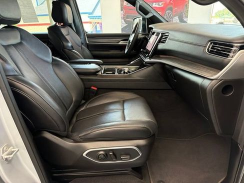 Used 2024 Jeep Wagoneer Series II AWD/4WD image 12