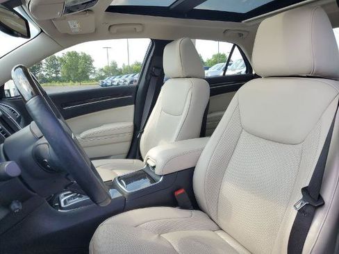 Used 2017 Chrysler 300 C w/ Safetytec Plus Group AWD/4WD image 5